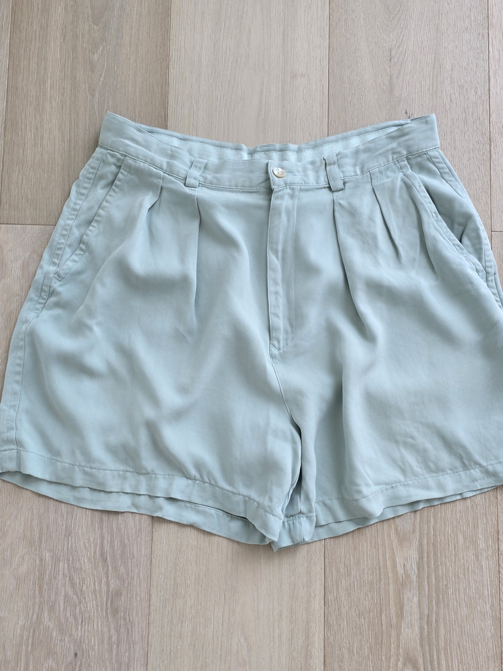 Tommy Bahama Vintage 100% Silk Women's Shorts Pleated Embroidered Size 14 XL